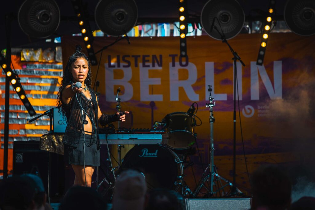 Listen to Berlin Live Photo