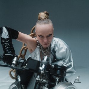 DONBASGRL_photo_by_Dominik_Koppen_min